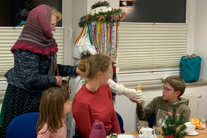 Janšojski bog jo wósym serbskim familijam wobraźił