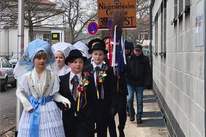 Fastnachtsumzug des Niedersorbischen Gymnasiums im RCW