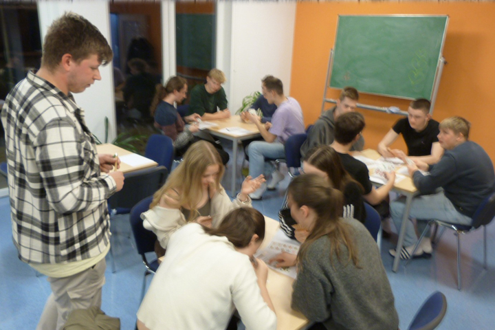 Doppelkopf-Training im Internat